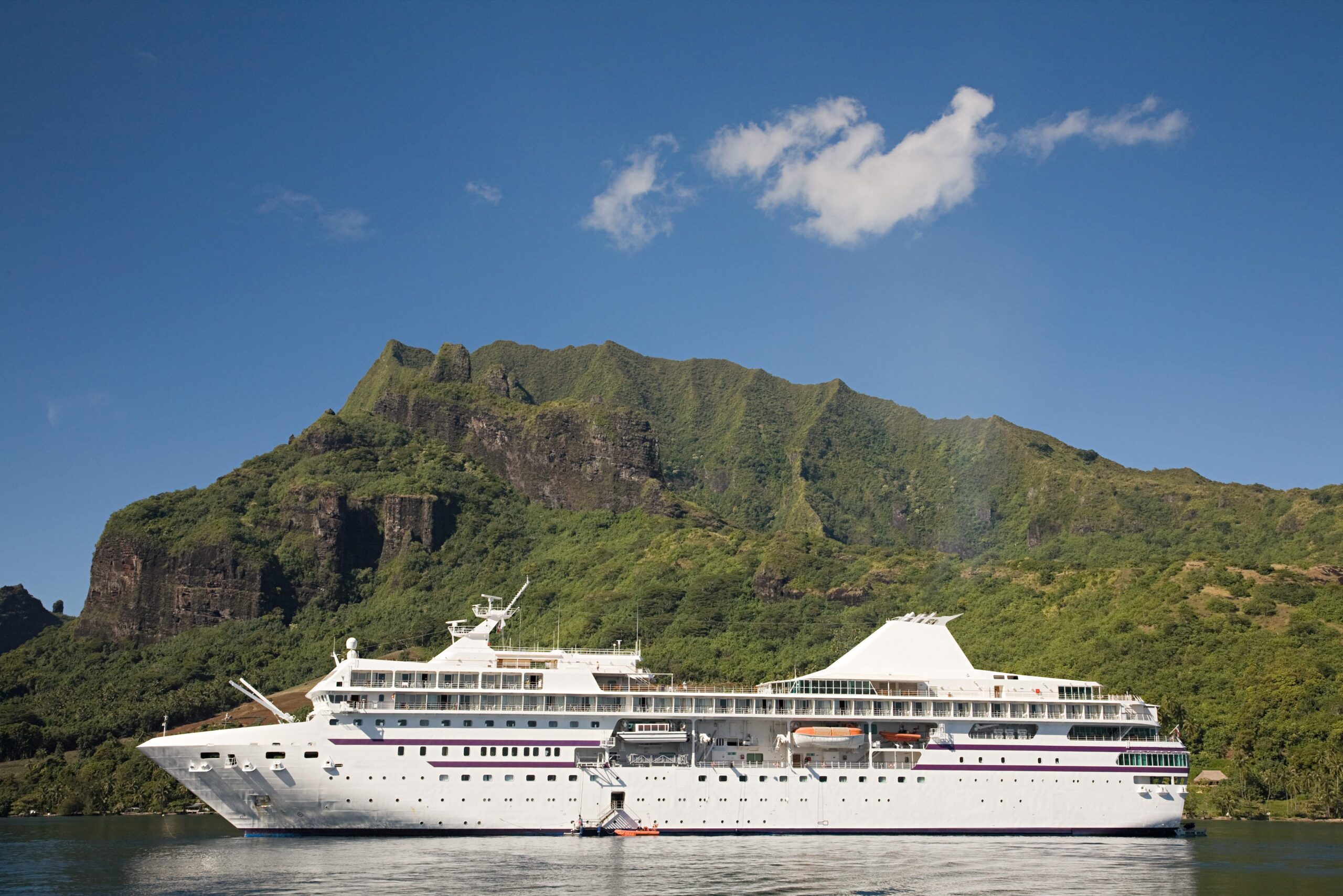 CRUISING FRENCH POLYNESIA: WINDOW ON THE SOUTH PACIFIC